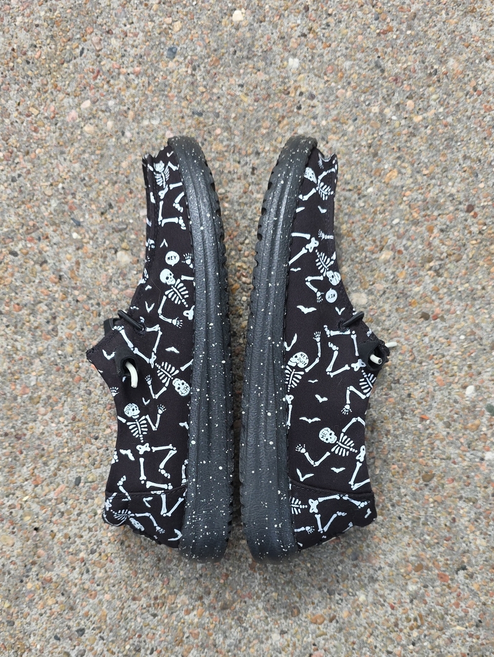 Hey Dude Wendy Skeletons Black Glow In The Dark Skulls Bats Halloween Size 7 - Picture 5 of 11